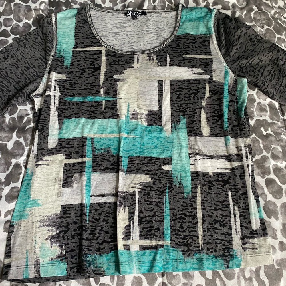 NWOT Angel print top Sz LG